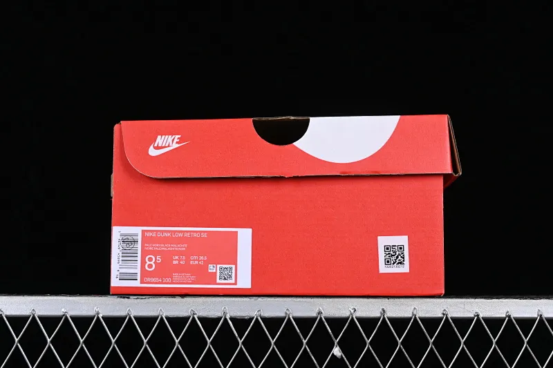 All Categories Nk SB Dunk Series Nk SB Dunk Low Low-top Sneakers Nk SB Dunk Low "Lottery" Heineken Color SB Smashed Backboard Fashion Casual Sneakers DR9654-100